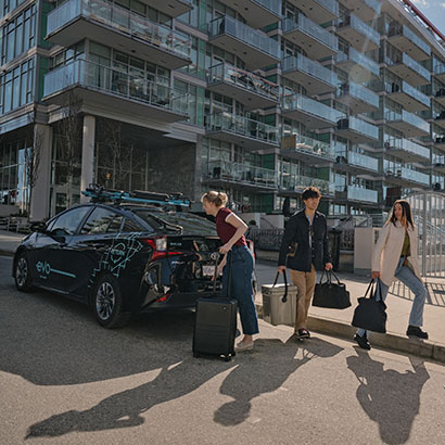 Women with Evo car is taking out her luggage